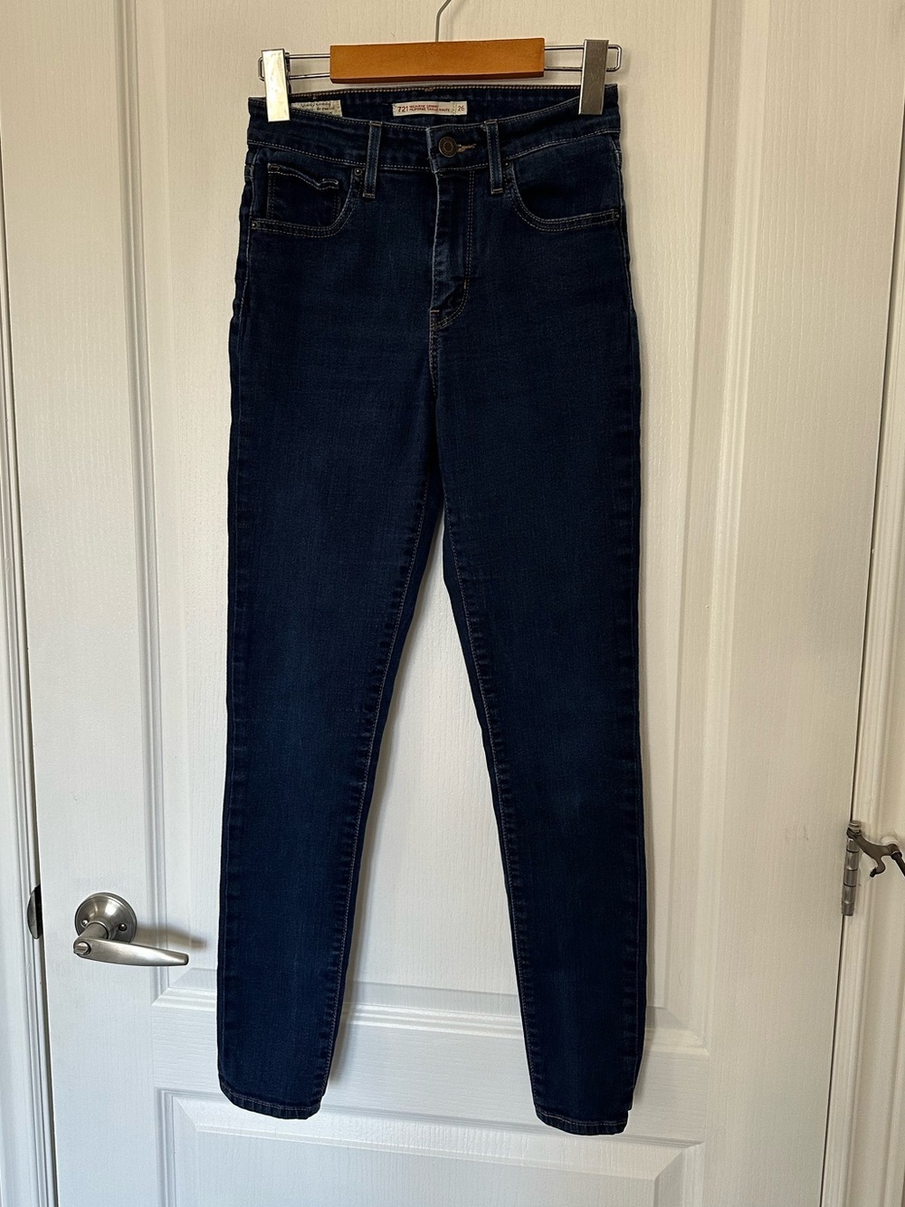 Women’s Levi’s 721 High Rise Skinny Jeans Chic Dark Wash Premium Denim Size 26